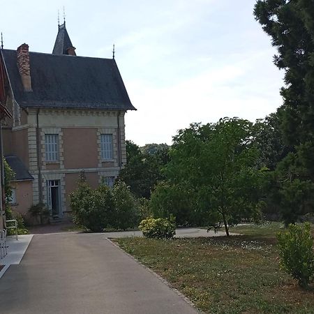 Hotel Le Manoir Sequoia Airvault Zewnętrze zdjęcie