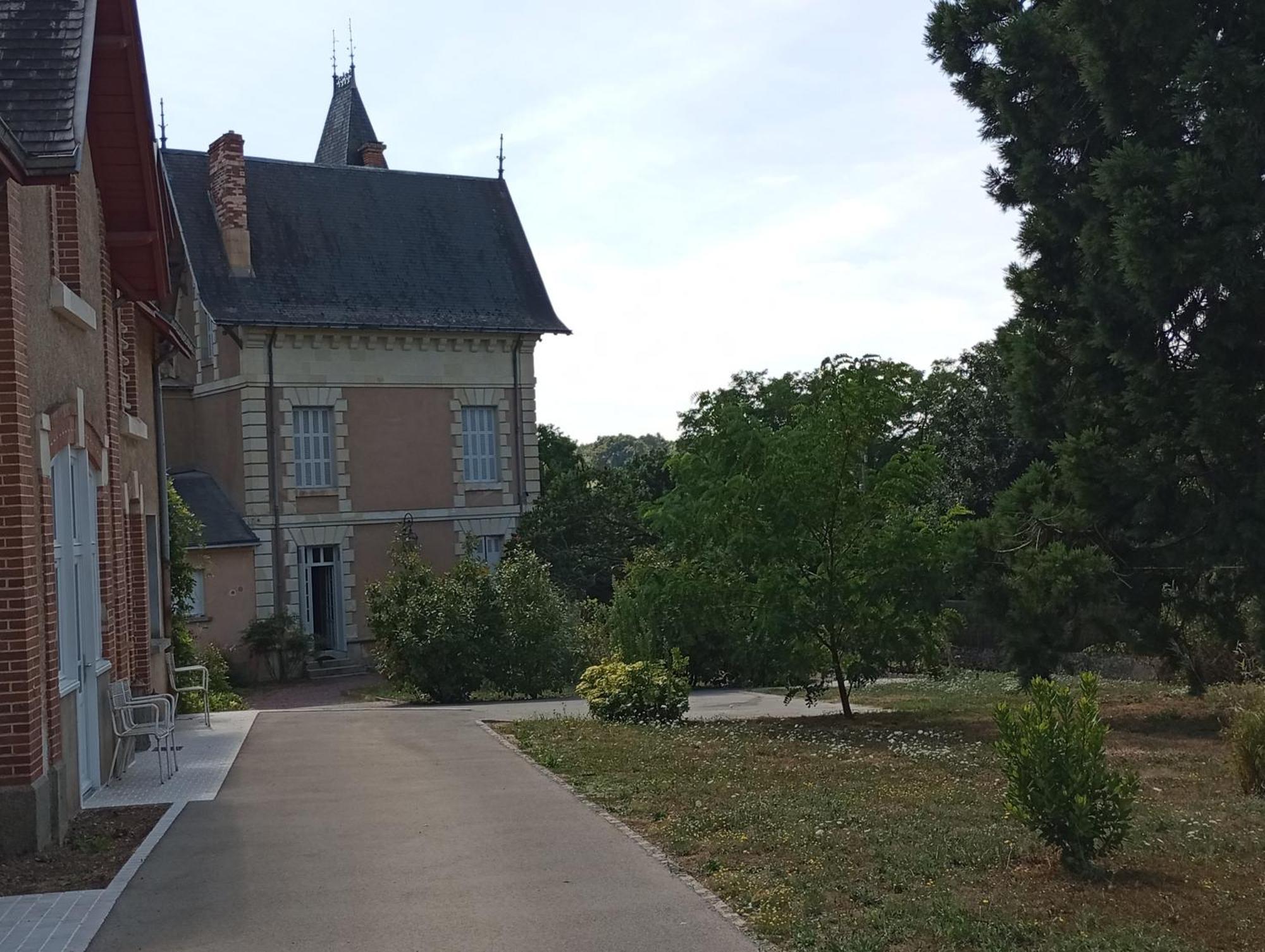 Hotel Le Manoir Sequoia Airvault Zewnętrze zdjęcie